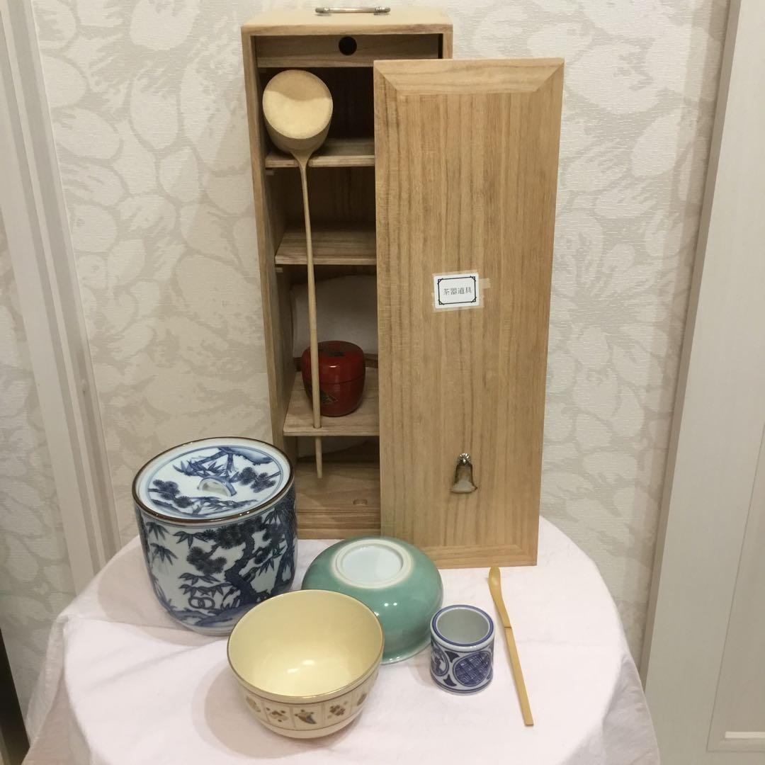 茶道具の種類一覧｜読み方や使い方を解説【水差し・茶碗・棚・皆具】 |