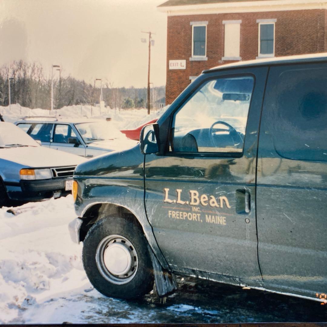 L.L.Bean Country−style wooden wall clock
