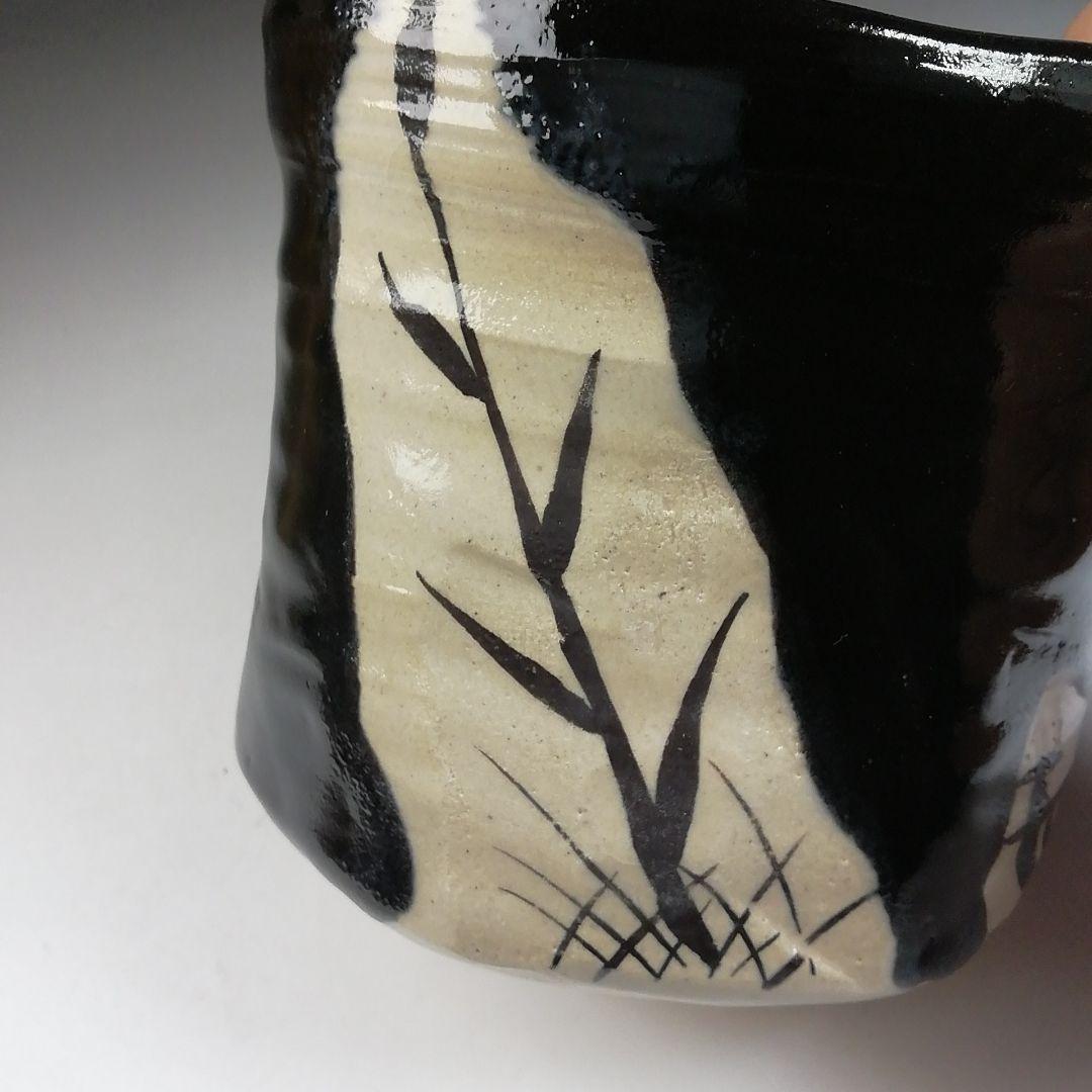 W21 茶碗 『黒織部 筒茶碗』『萌黄窯 遠山美恵子 作』 共箱 抹茶碗