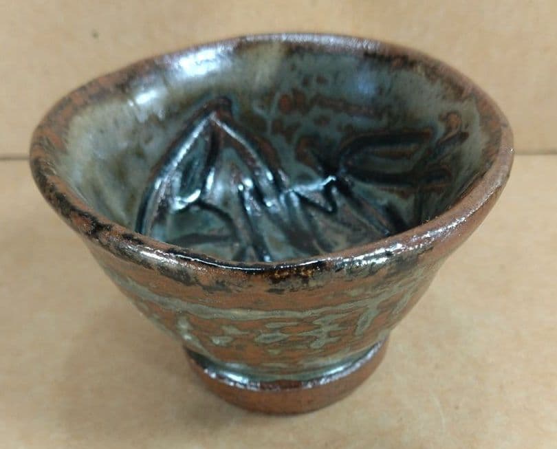 【本物保証】金城次郎 壷屋焼ぐい呑(海老紋) 共箱 栞 人間国宝 壺屋焼 海老盃