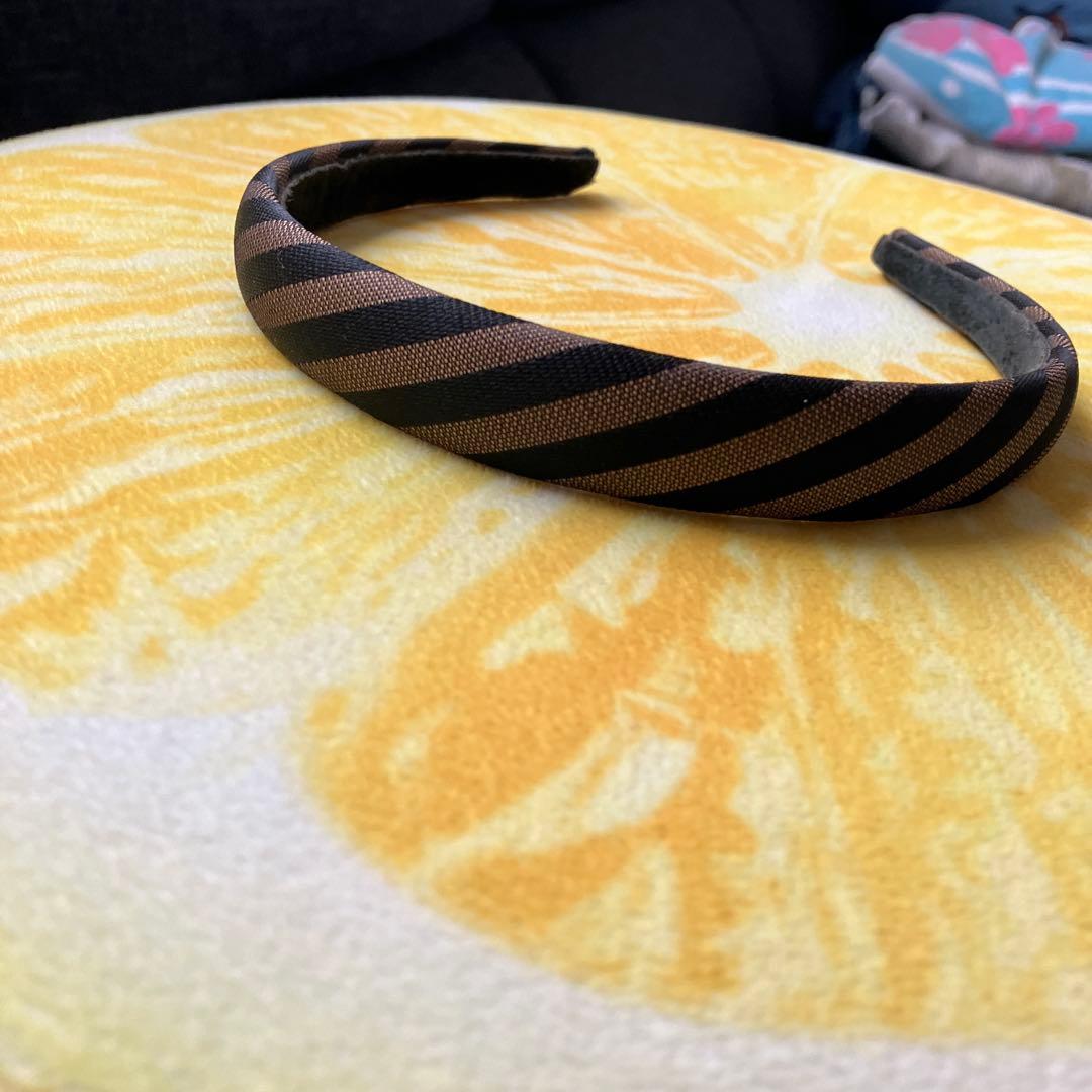 FENDI フェンディ カチューシャ ペカン柄 ストライプ ブラウン