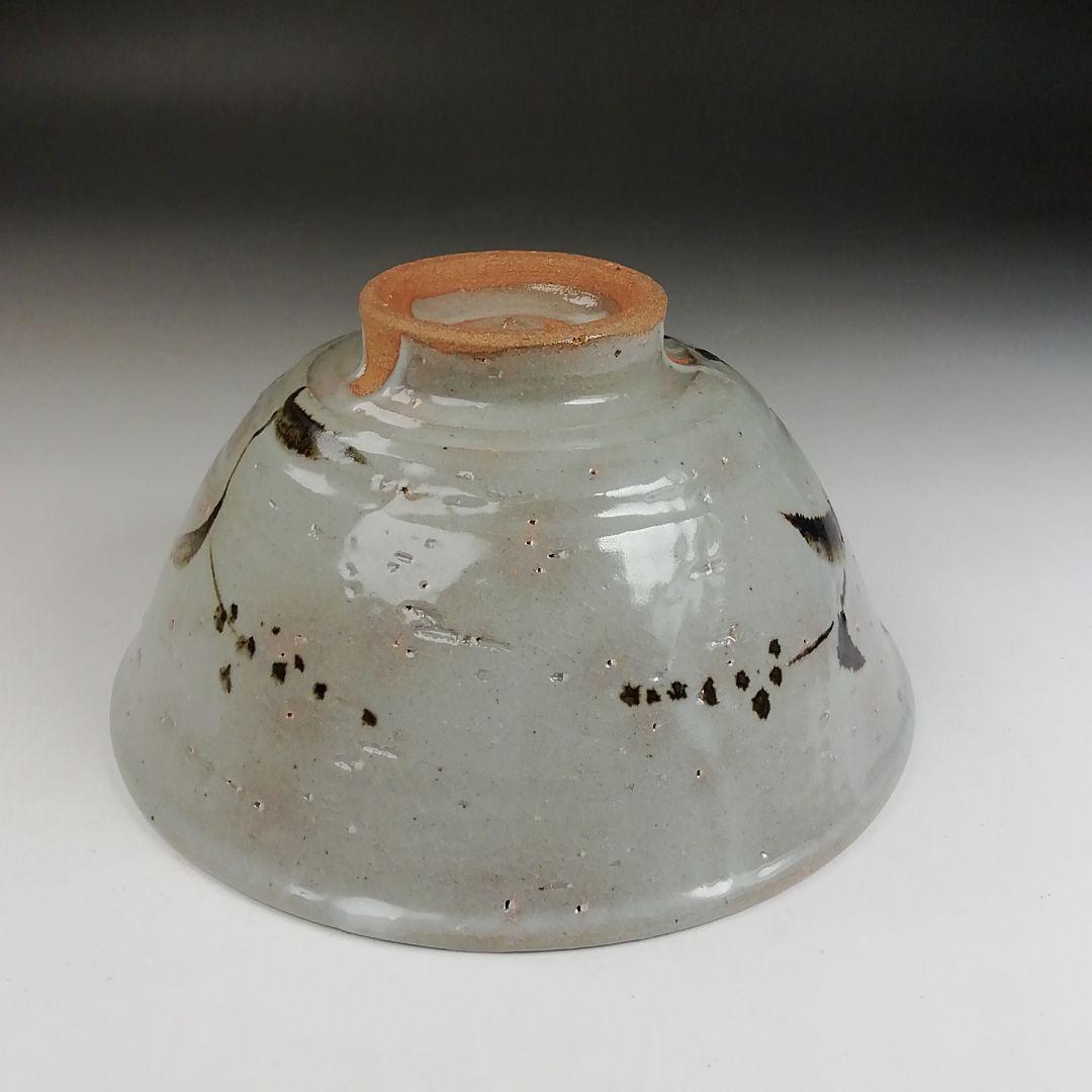 T871 茶碗 『銹絵 草花文』『通次阿山 造』 共箱 抹茶碗 茶道具