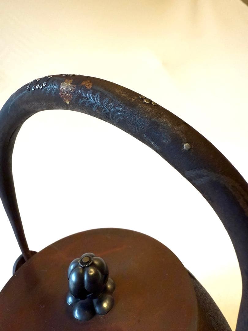 南部鉄瓶 金象嵌取手 意外に可愛いぐるぐる渦巻き文様 茶道具 明治