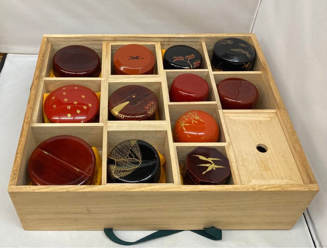 B47 「井伊宗観好十二月茶器」峰春作 共布共箱 井伊