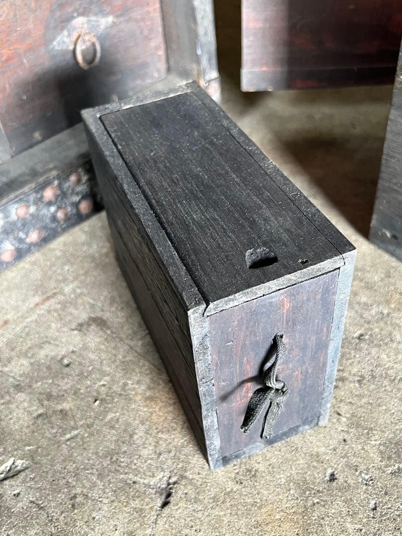 希少骨董 船箪笥 (金庫) 時代和箪笥 鉄地金具 隠し抽斗有 昭和レト