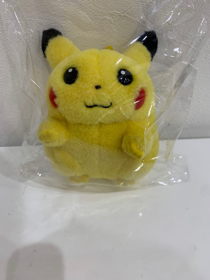 ピカチュウ　ぬいぐるみ　タカラトミー　TOMY