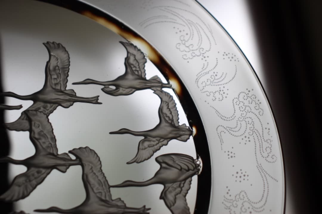 未使用・箱入 HOYAクリスタル 飛鶴金縁波紋様大皿 飾皿 - メルカリ