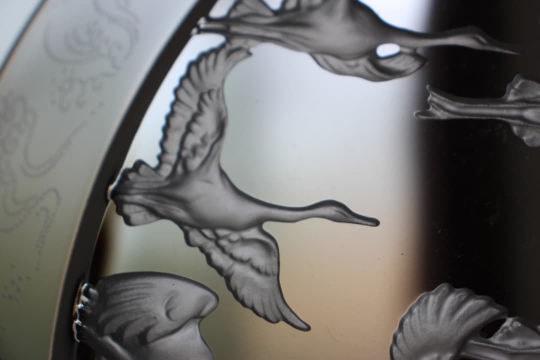 未使用・箱入 HOYAクリスタル 飛鶴金縁波紋様大皿 飾皿 - メルカリ