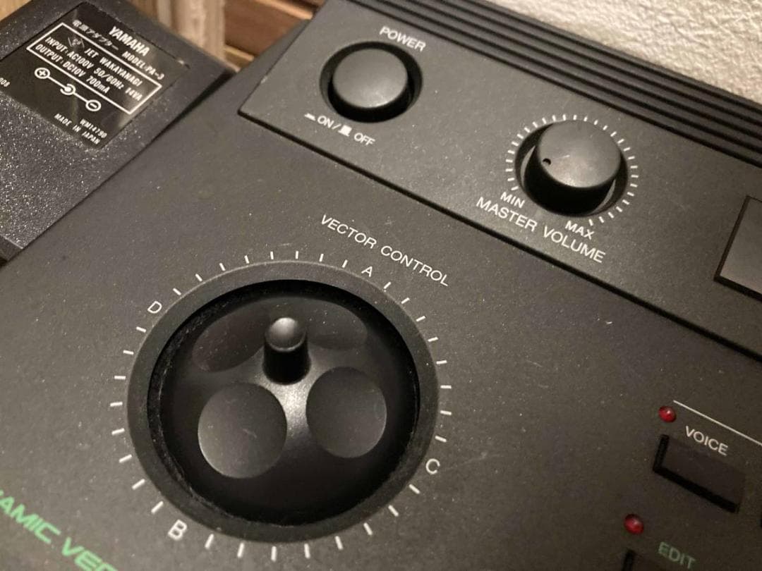 YAMAHA TG33 シンセサイザー