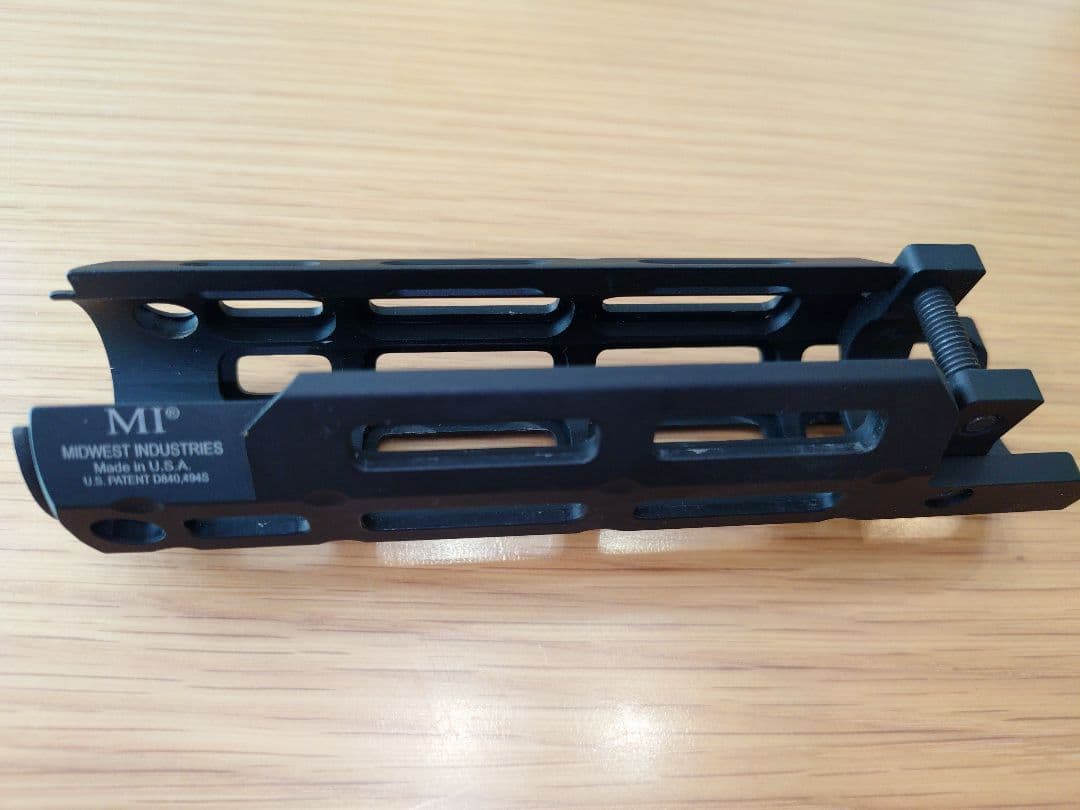 Midwest Industries MP5 ハンドガード＆マウント 実物