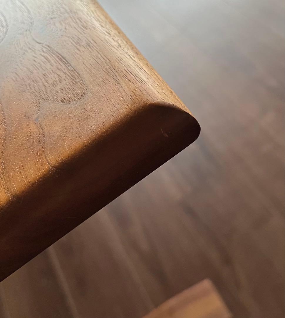 ACTUS ウォールナット無垢材のダイニングテーブル