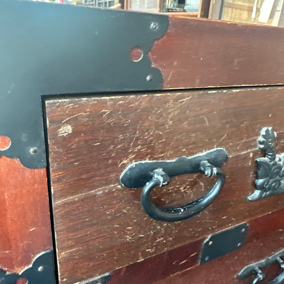 アンティーク木製タンス ドラゴン彫刻付き 車ダンス