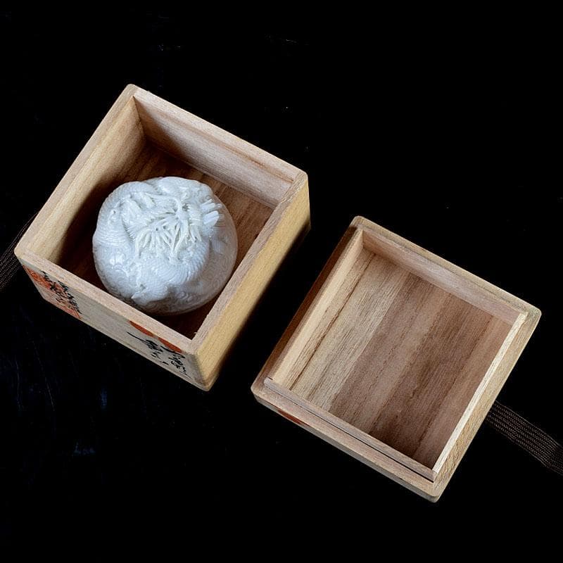 茶道具 平戸焼 十五代 中里茂右ェ門作 白磁雲龍彫 香合