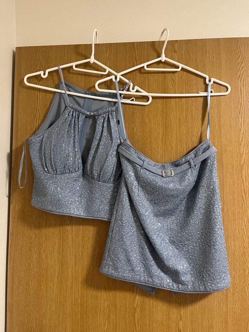 美品Glossy/グロッシースパンコール/ ラメニットホルターネックセットアップ