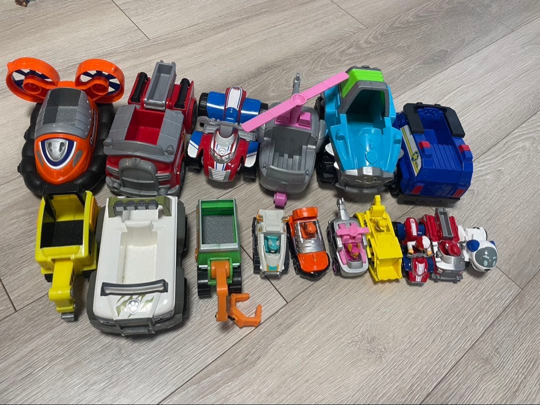 パウパトロール 車両とフィギュアセット