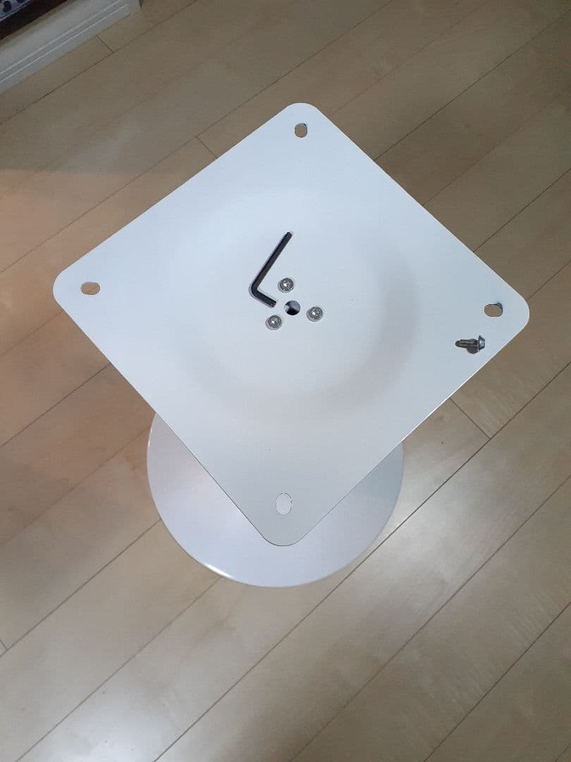 ダイニングテーブル　チューリップテーブル　エーロサーリネン