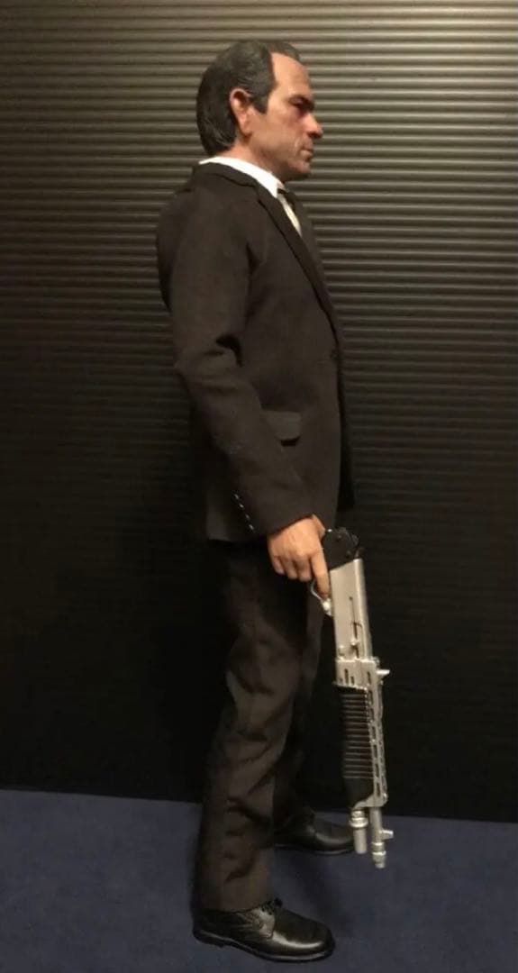 エンターベイ M.I.B3 トミー・リー・ジョーンズ 1/6 フィギュア