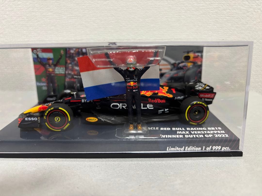 RB18 マックス・フェルスタッペン 優勝記念ミニカー