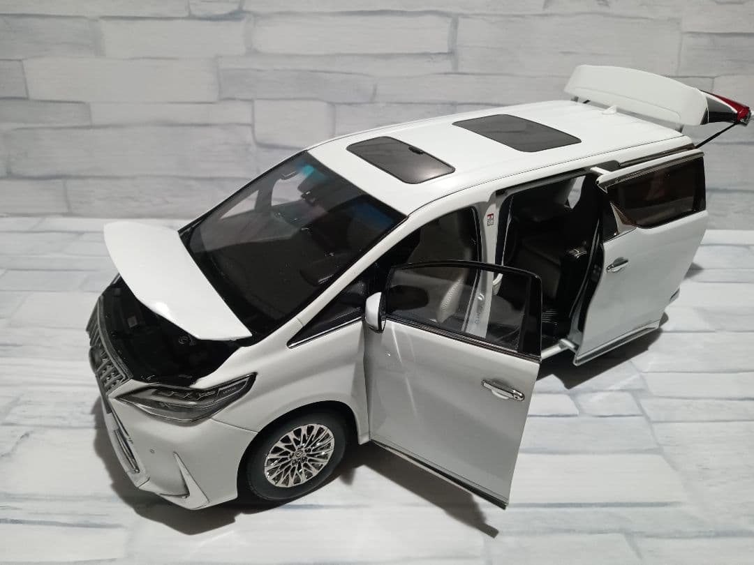 1/18 京商　ディーラー品　レクサス　LM300h ミニカー　ホワイト