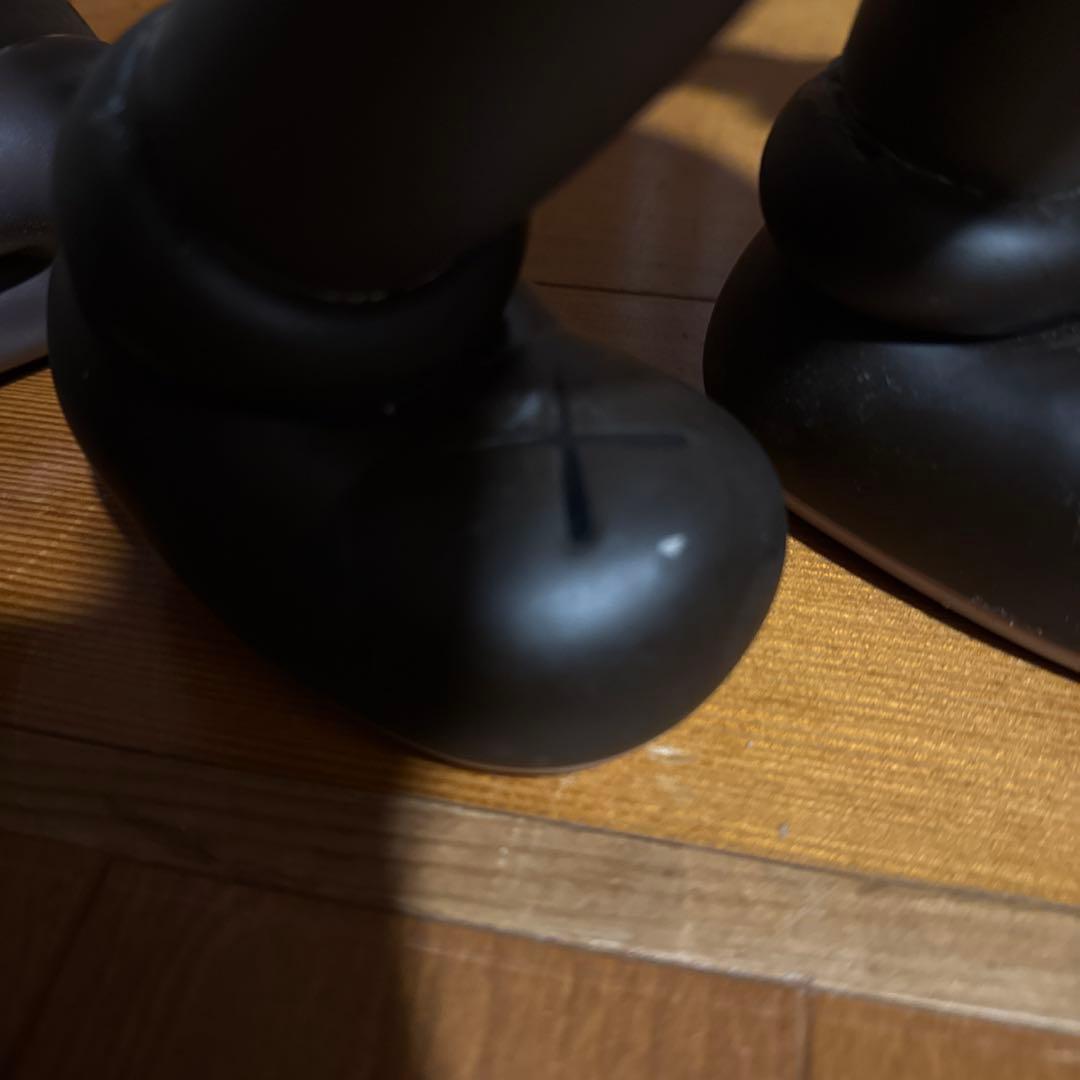 Kaws Companion フィギュア グレー ブラック フェイク品