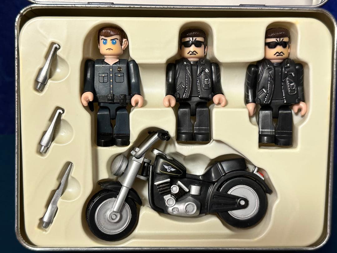 ターミネーターフィギュアとバイク