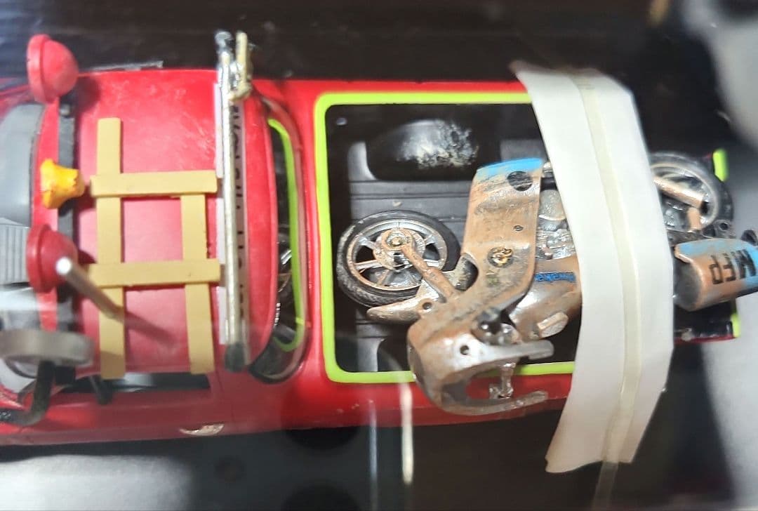 ACE 1/43 マッドマックス ホールデン EJ UTE & グースバイク