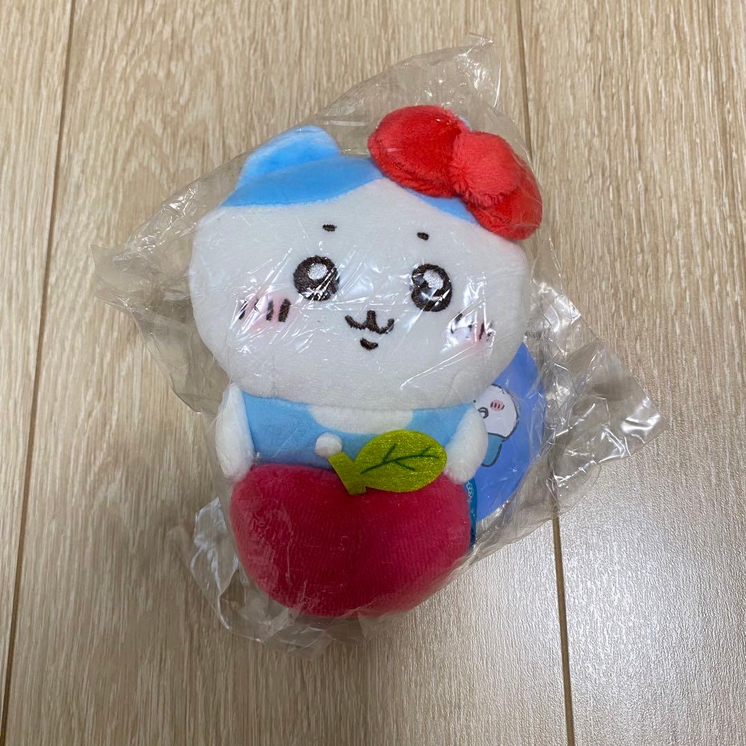 ちいかわサンリオデスクトップから見守るひっかけぬいぐるみハチワレキティ