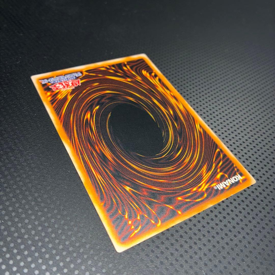 美品 遊戯王 ブラック・マジシャン レリーフ