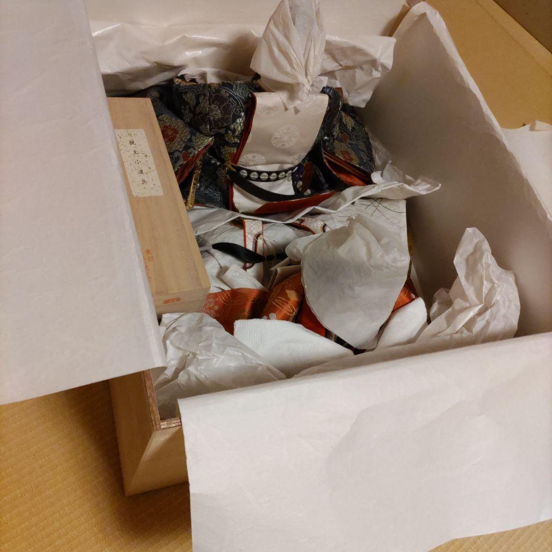 慶雲作　京雛　親王揃い　正絹本仕立十二単衣　台座・毛氈付