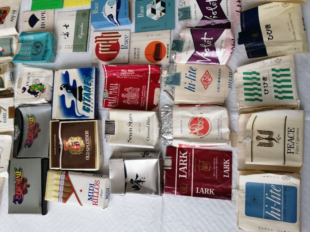 昭和レトロ　タバコの箱　パッケージ