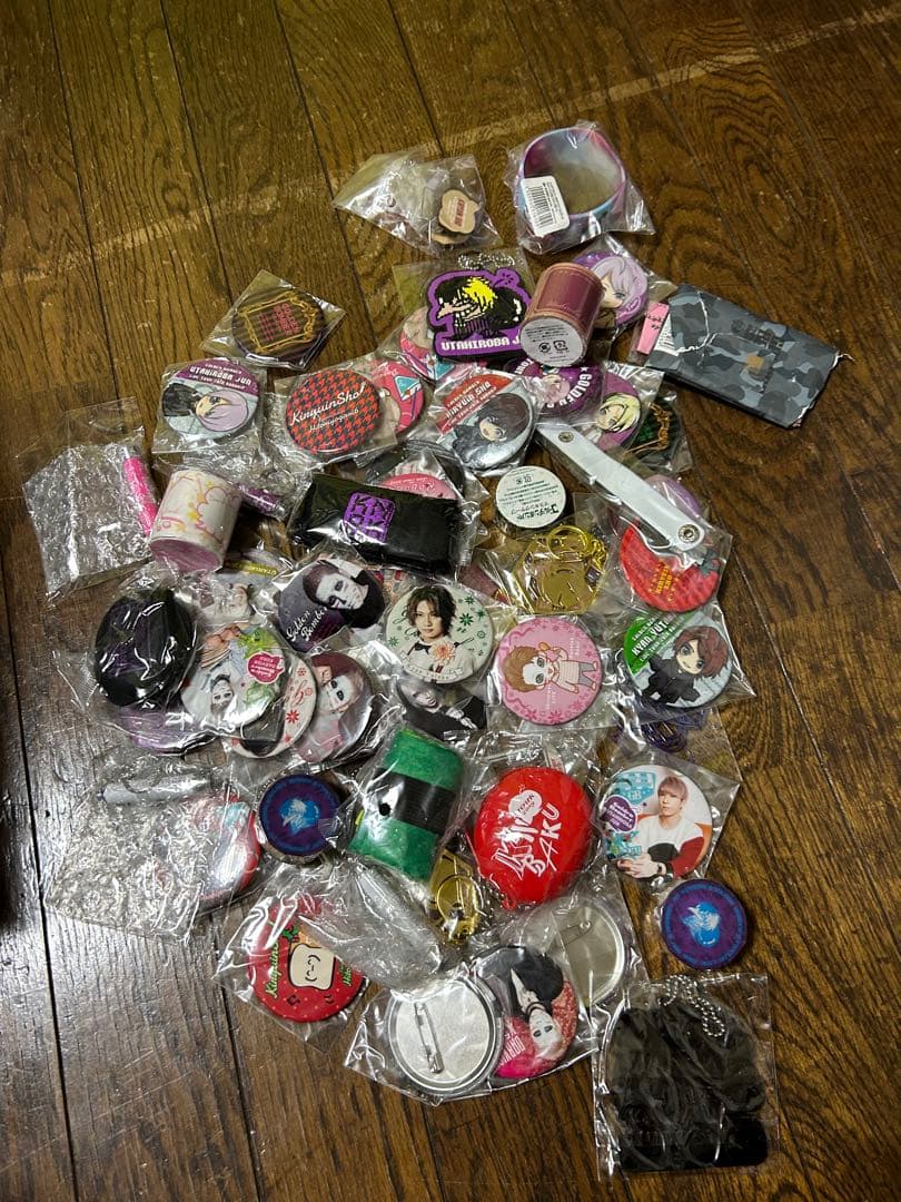 る*べ様 ゴールデンボンバー グッズ まとめ売り 缶バッジ キーホルダー