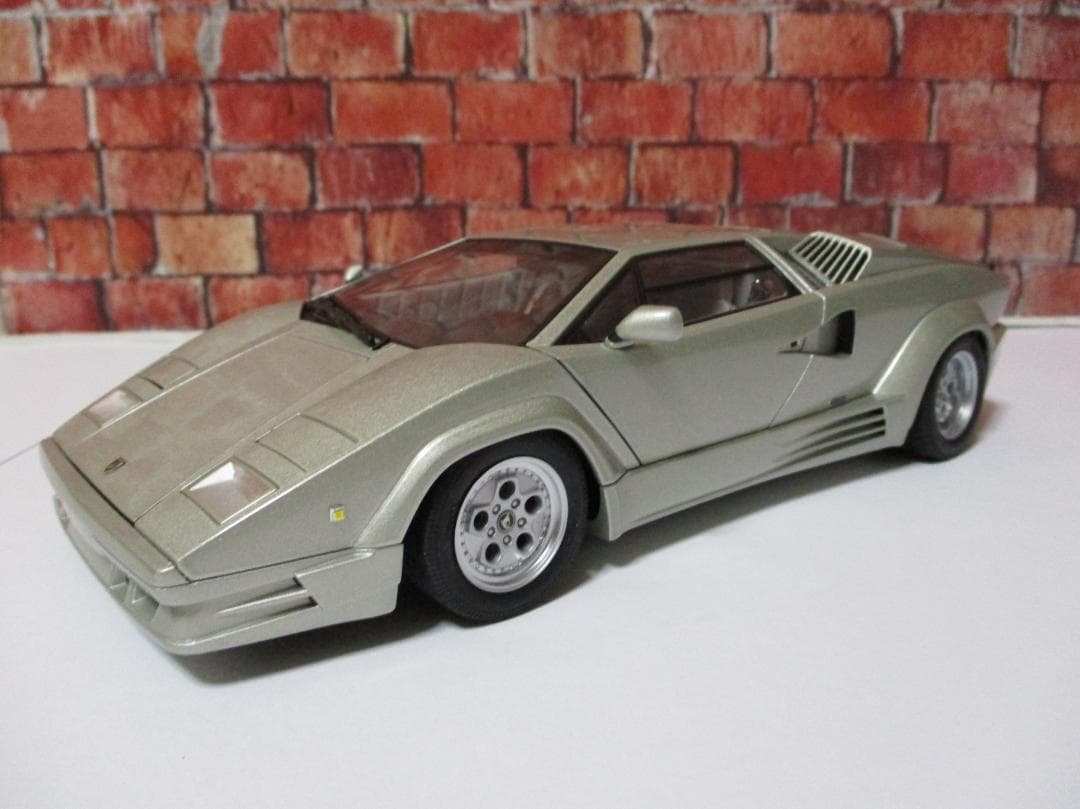 オートアート　1/18 ランボルギーニカウンタック 25th アニバーサリー