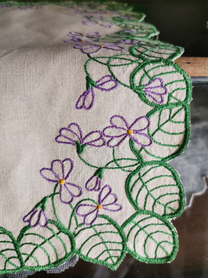 アンティーク/ヴィンテージ フランス 菫の葉と花のカットワーク刺繍