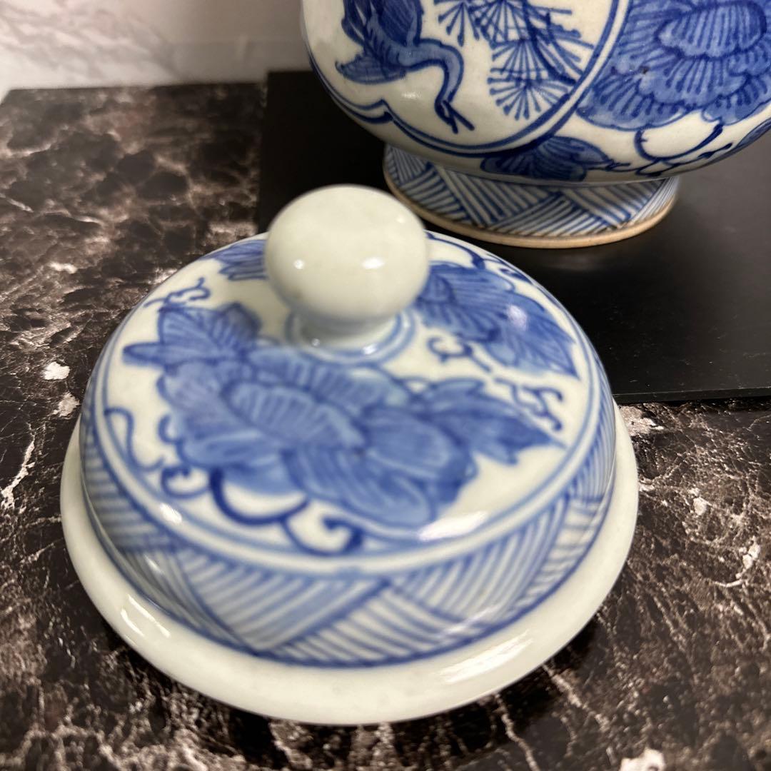 古伊万里、染付、松鶴、竹雀、梅鶯、窓絵　箱付き。沈香壺。完品。