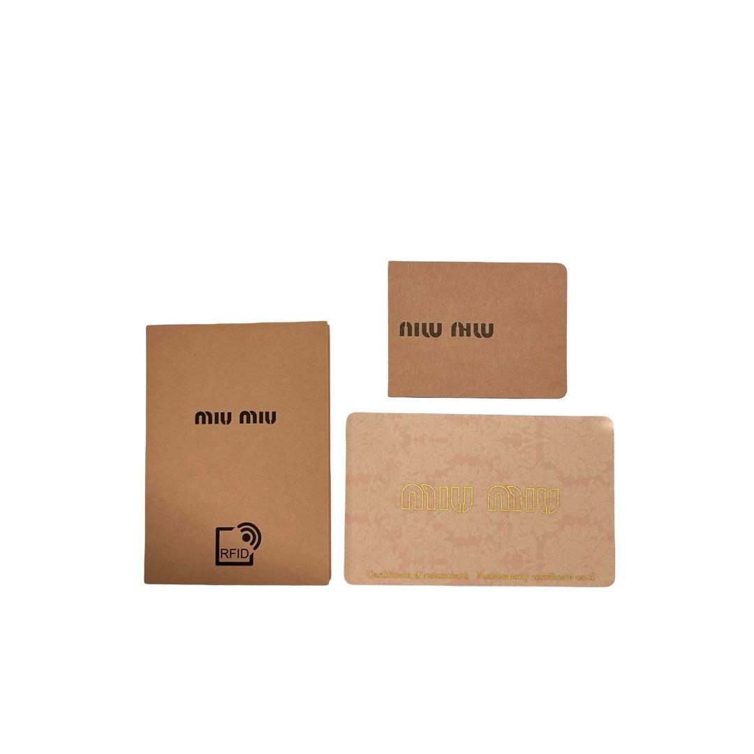 希少✨ミュウミュウ 二つ折り財布 マテラッセ ロゴ金具 レザー ブラック