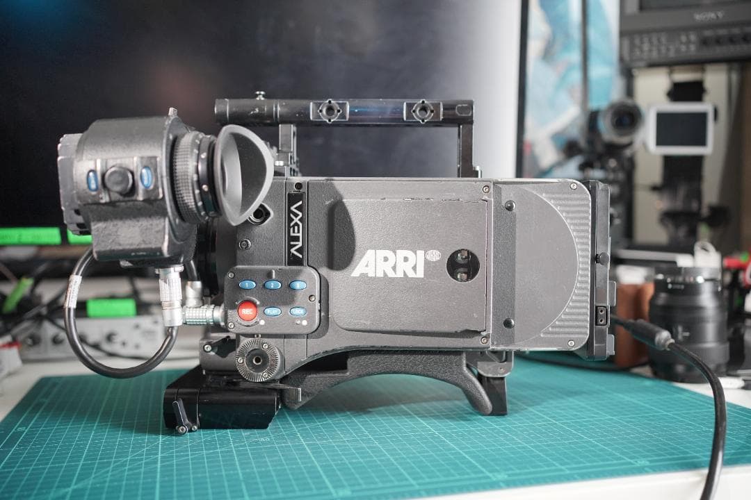 ARRI ALEXA Plus EF/PLマウント Arri Alexa Plus 4:3 , how to instal the original PL Mount - YouTube