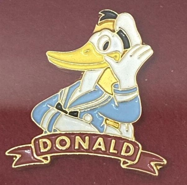 Disney ディズニー ピンバッジ 7種類 ケース入り レア 希少