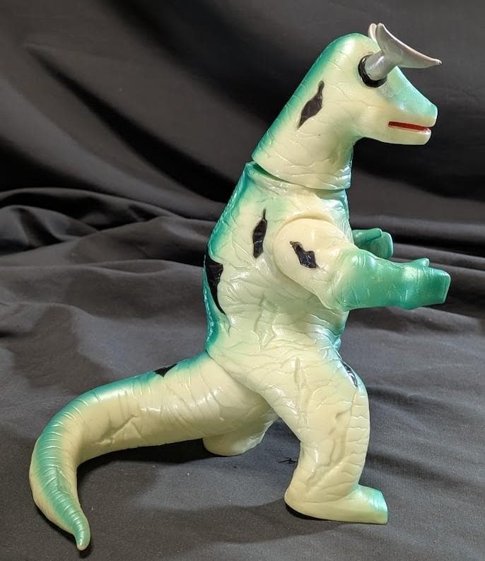 エレキング「ウルトラセブン」登場怪獣（ブルマァク復刻）蓄光版ソフビ