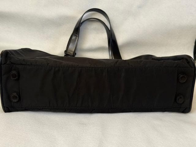 プラダ バッグ 女性ビジネス用に最適