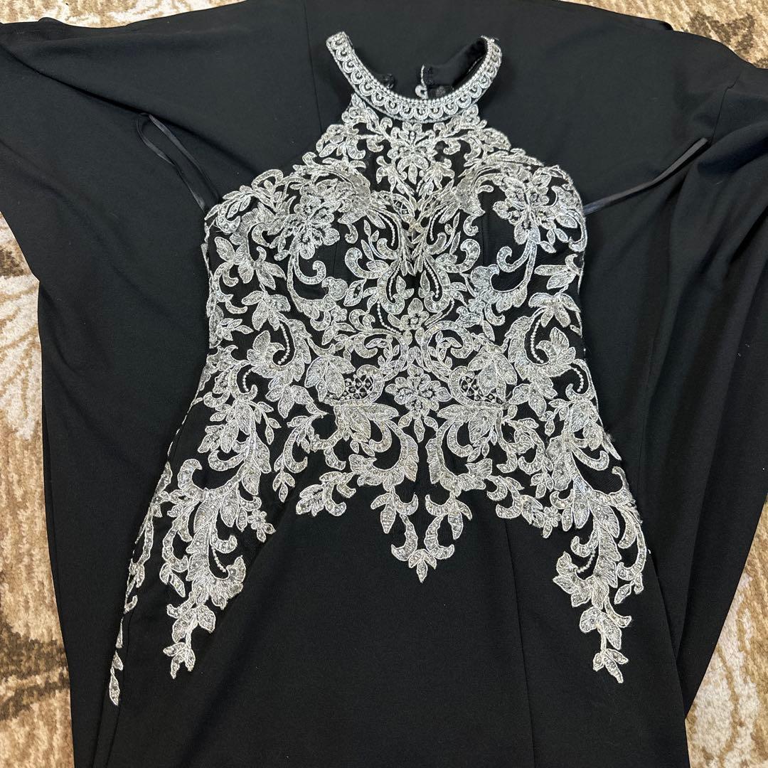 ブラックハイネック刺繍ドレス