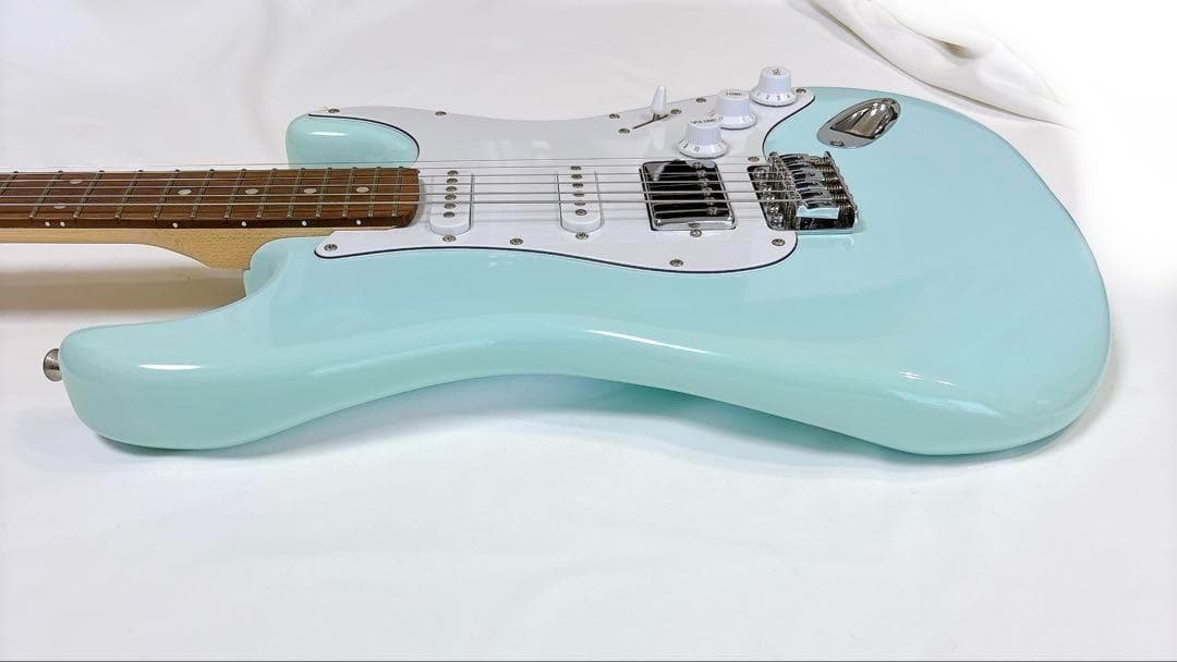 Bacchus ストラトタイプ エレキギター 水色　パステルカラー　バッカス