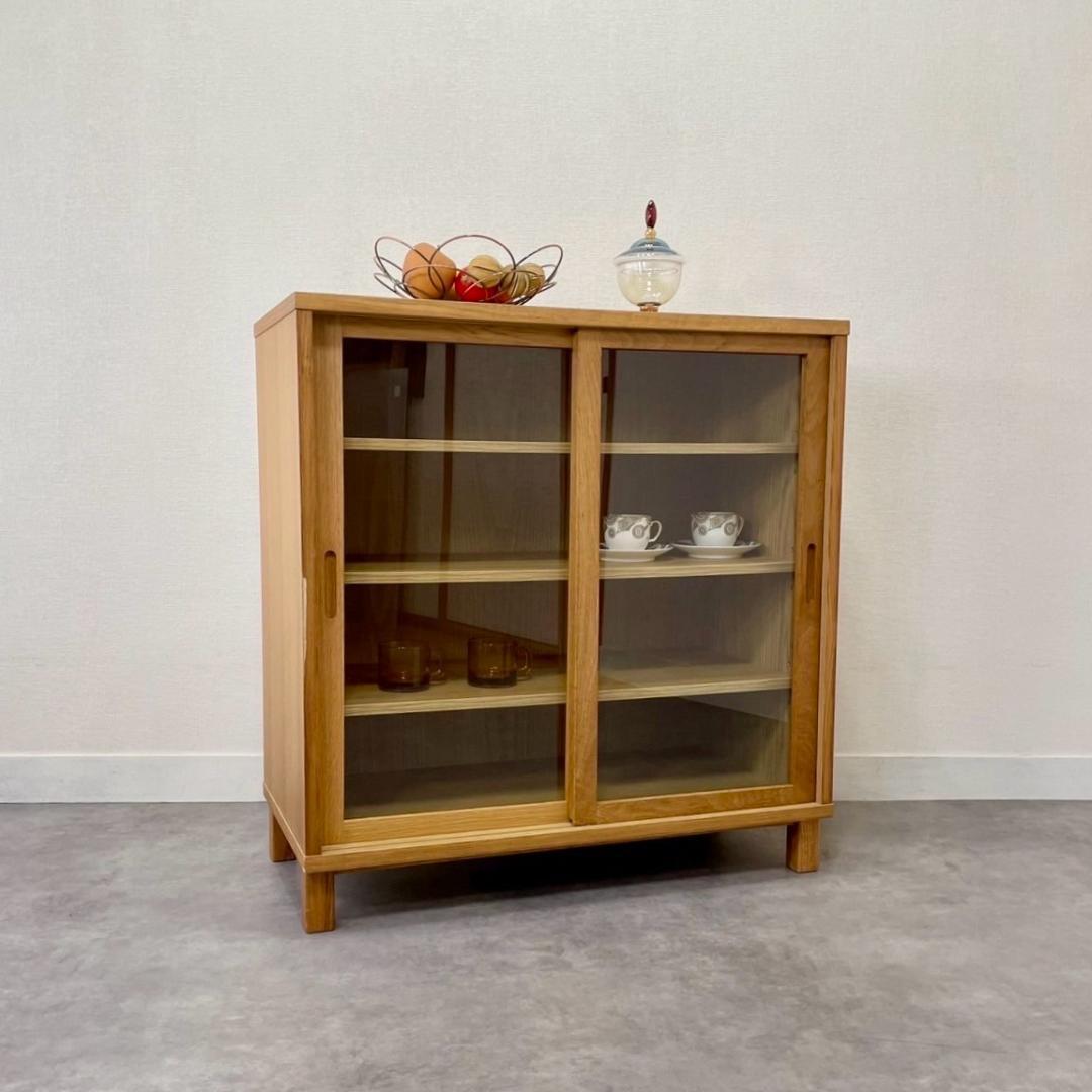 無印良品脚付きガラス扉キャビネット