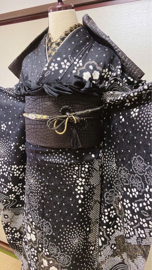 黒と白の花柄 正絹 総絞り振袖 振袖7点セット 成人式 クロコ袋帯 振袖