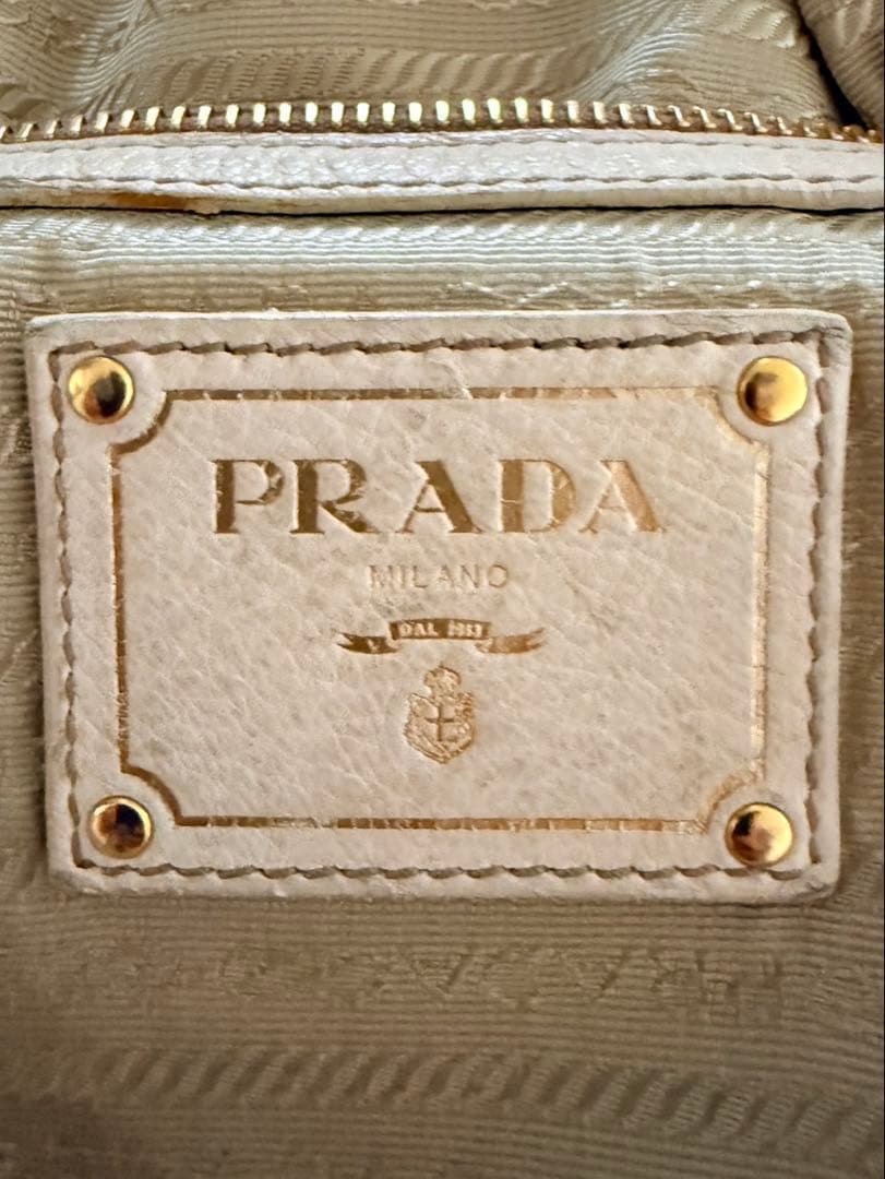 PRADA ベージュ ショルダーバッグ