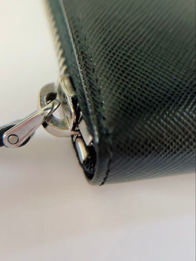 プラダ　PRADA ケース　黒　ラウンドファスナー　三角ロゴ