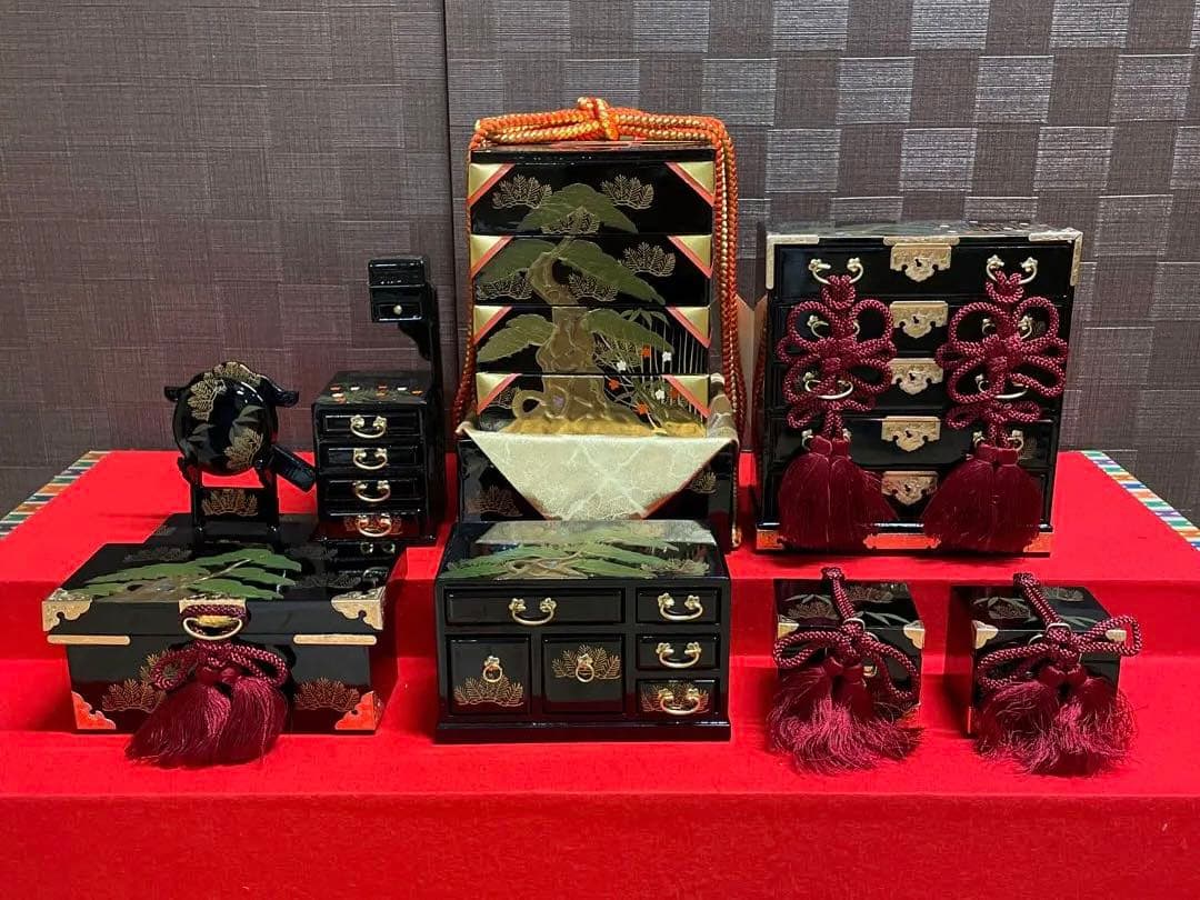 木製雛飾り　道具螺鈿細工　貝桶付