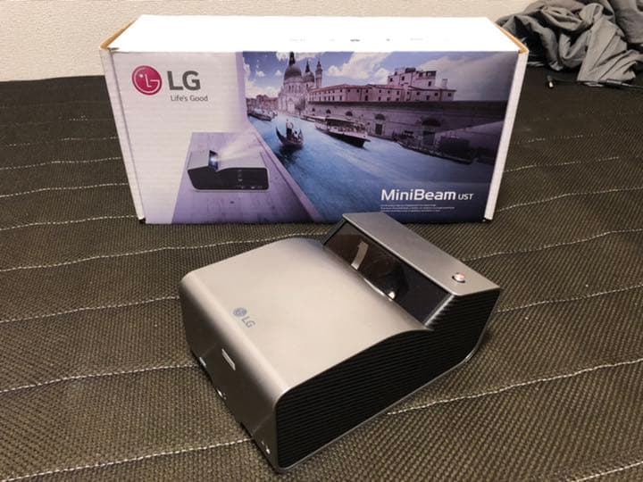 100インチで映画！LG 超単焦点プロジェクター PH450UG LG超短焦点