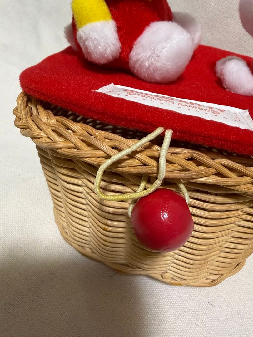 希少！！】HELLOKITTY 藤のカゴ ボックス うさぎちゃん付き