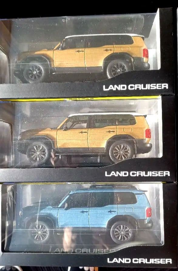 ランクル250 1/30クリアケース入ミニカー9台セットの通販はau PAY