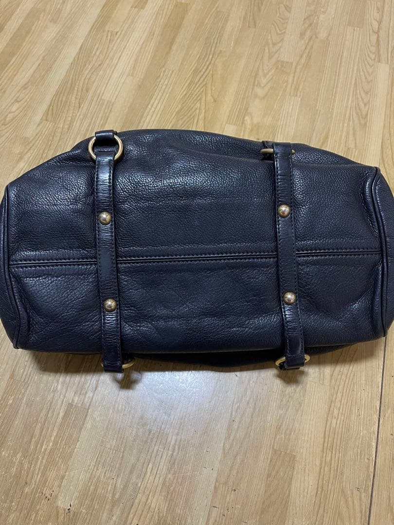 MIU MIU ブラックレザー ハンドバッグ　ゴールド